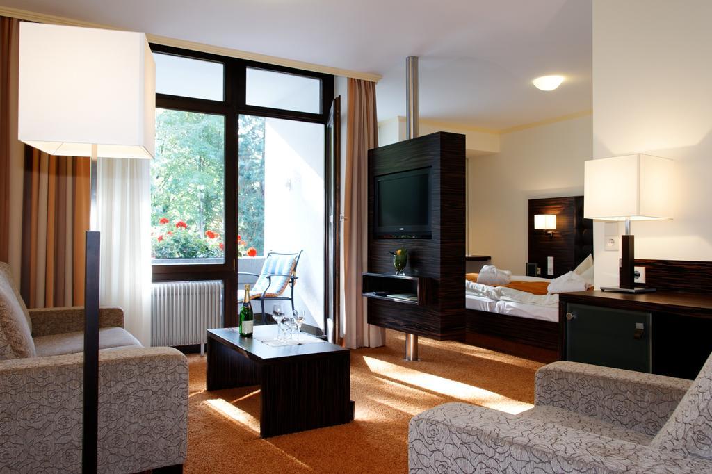 Hotel Hirschen グロッタータール エクステリア 写真