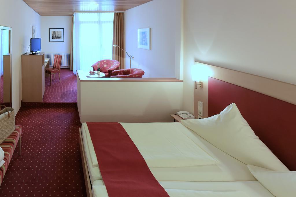 Hotel Hirschen グロッタータール エクステリア 写真