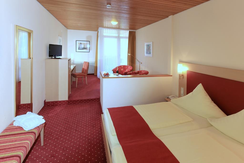 Hotel Hirschen グロッタータール エクステリア 写真